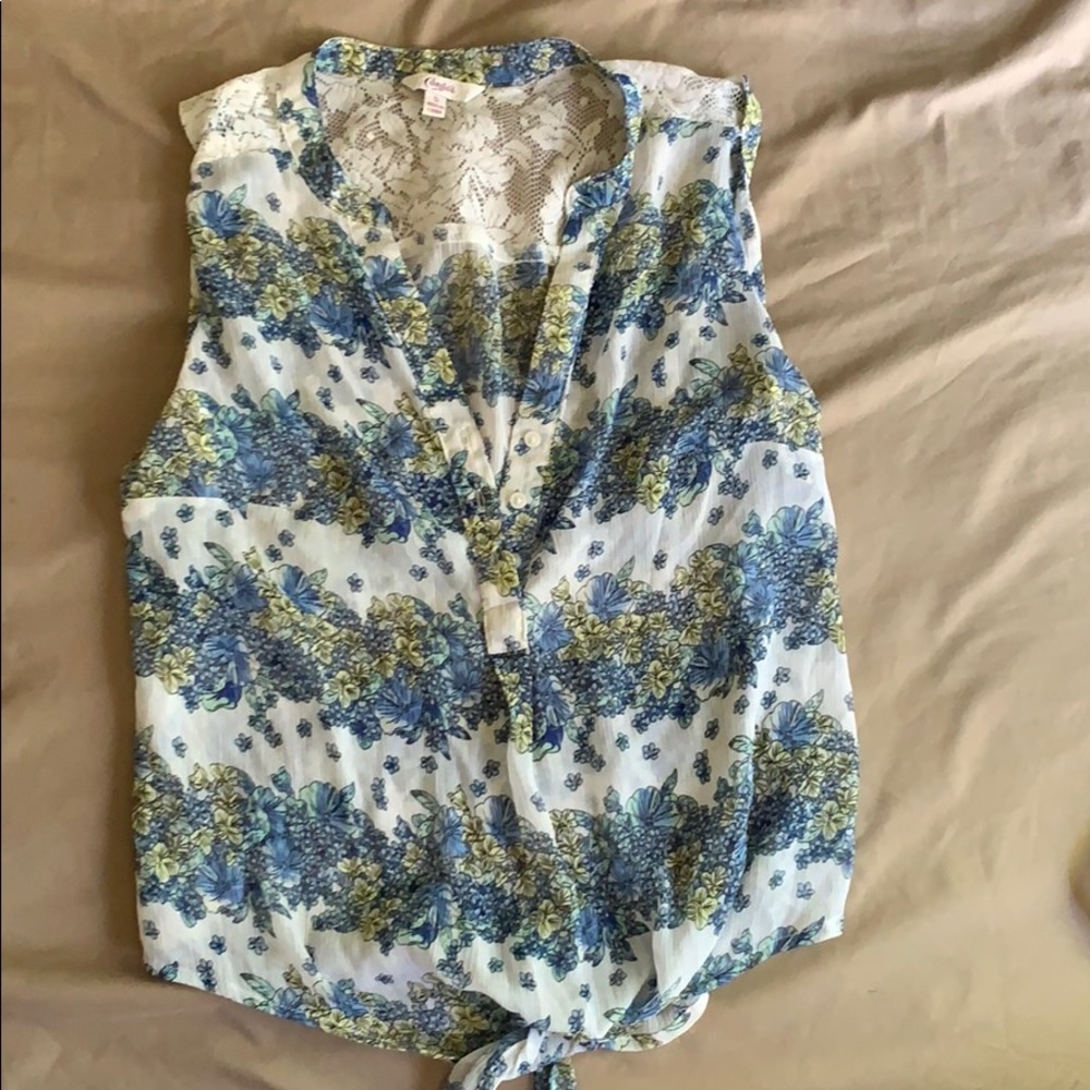 Sleeveless shirt